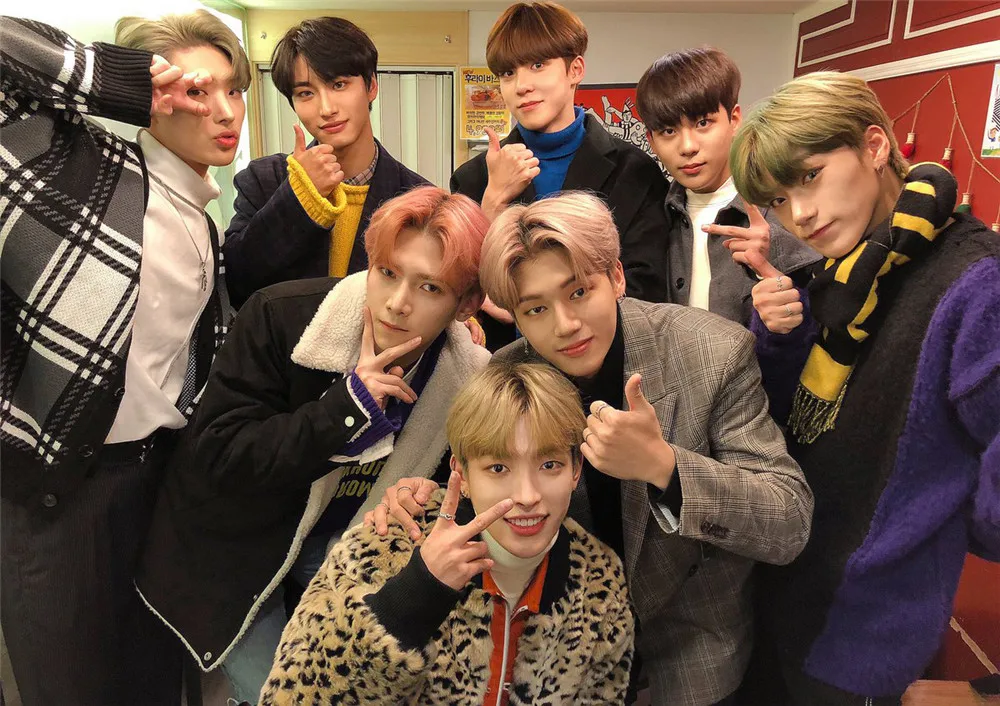 Ateez музыкальная группа плакаты настенные принты глянцевая бумага украшения спальни дома искусство бренд - Цвет: Многоцветный