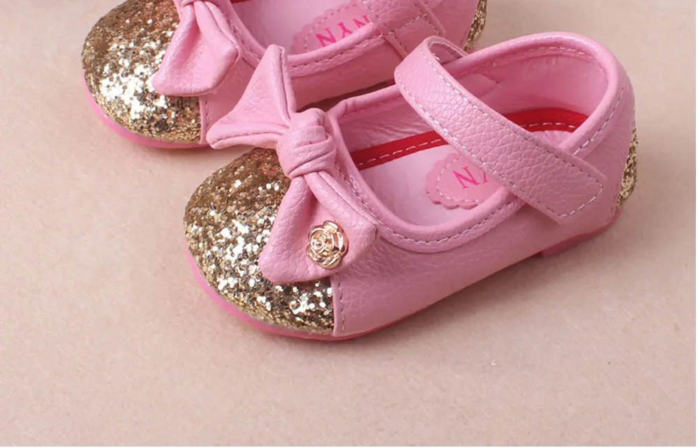 Кожаная обувь для маленьких девочек; мягкая повседневная обувь для маленьких принцесс с бантом-бабочкой; летняя Милая обувь для девочек; сандалии для малышей