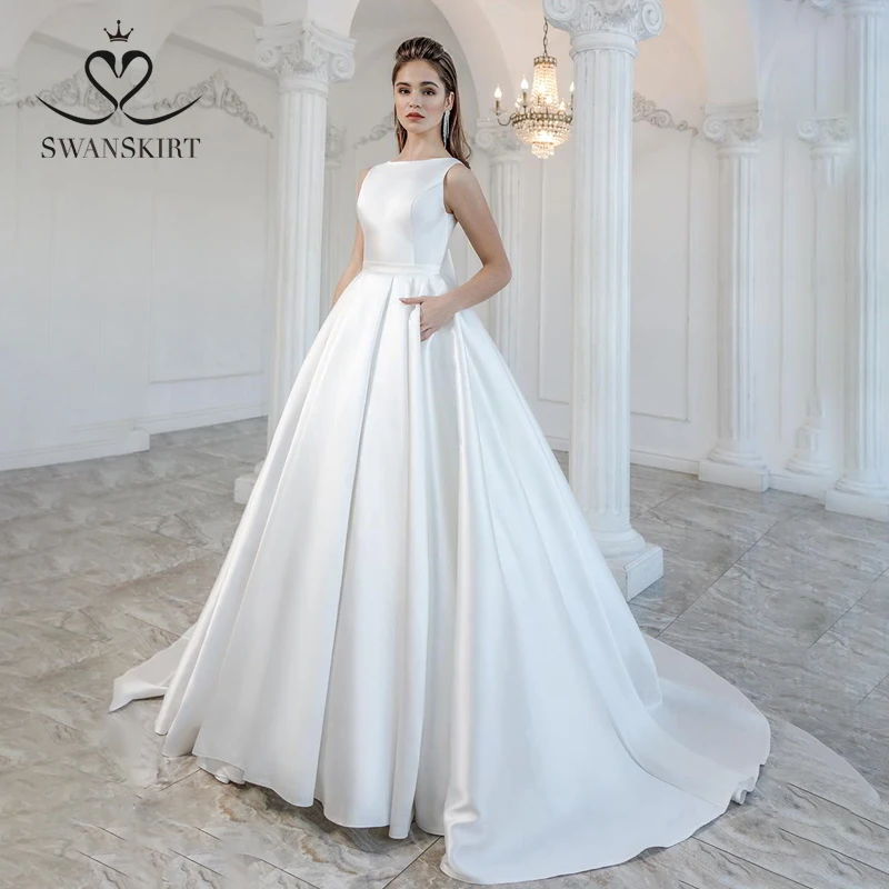 

Elegant Satin Wedding Dress 2019 Swanskirt Bow Back Ball Gown Court Train Bride Gown Princess Customized Vestido de Noiva M105