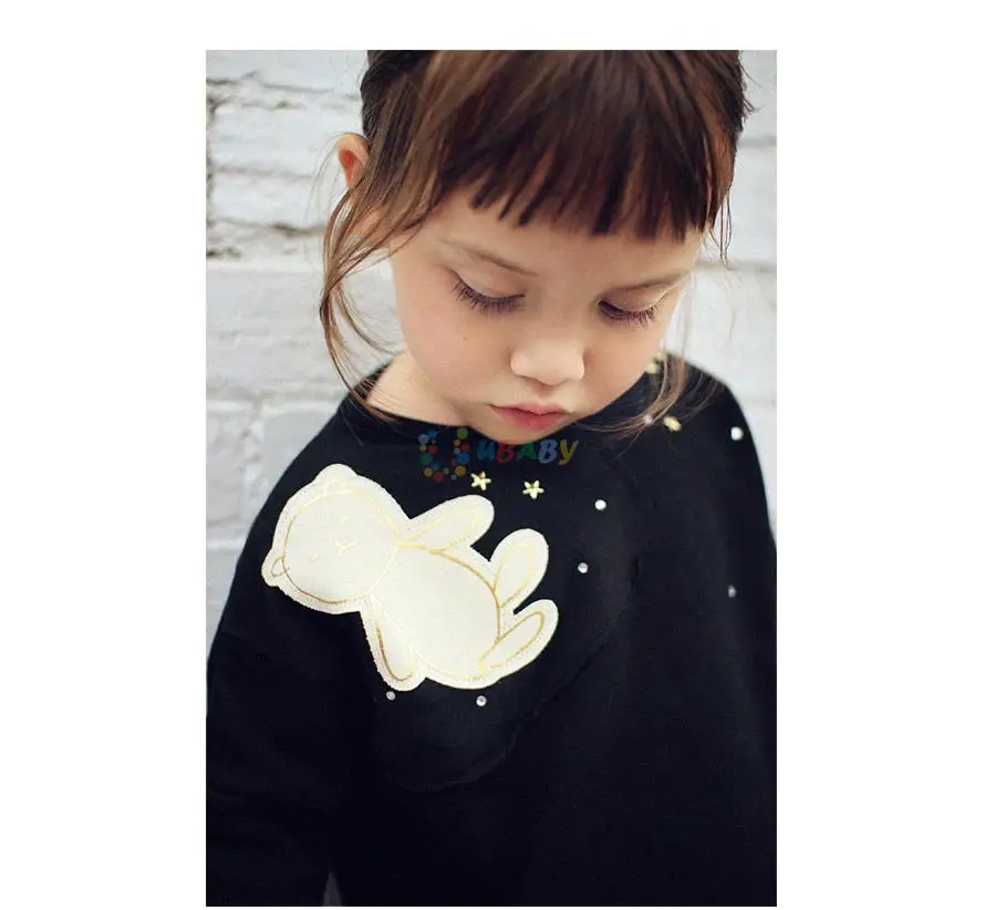 В году, новая весенняя хлопковая Футболка хорошего качества в Корейском стиле с милым рисунком медведя для девочек Милая Детская рубашка с длинными рукавами бежевого и черного цвета