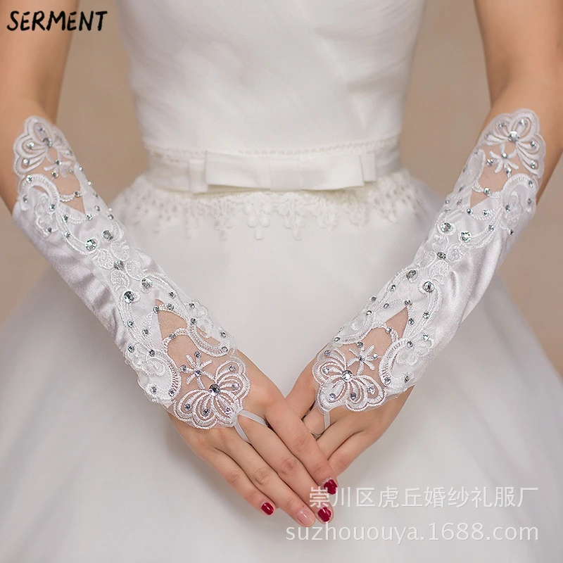 Белые или цвета слоновой кости Короткие Свадебные перчатки без пальцев Свадебные перчатки для женщин невесты Красные кружевные перчатки Luva De Noiva Свадебные аксессуары
