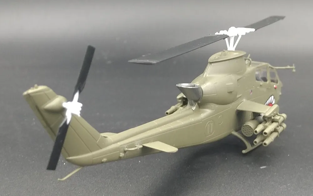 1: 72 армии США AH-1F Кобра Вертолет модель Трубач 37098