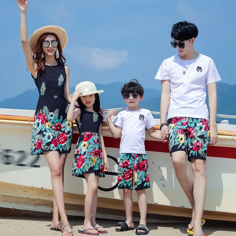 

2019 Summer Family Matching Outfits Floral Mother Son Clothes Beach Family Look Father Daughter Matching Clothes Tshirt Dress