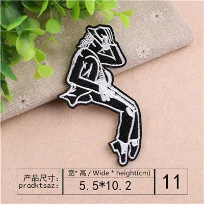 1 PC Fashion Embroidered Dinosaur Punk Series Dinosaur Cartoon Iron On Football Patches for Clothes DIY Appliques Cheap - Цвет: type K