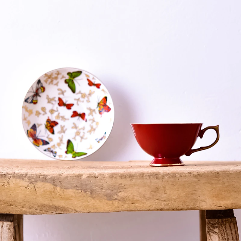 Европейский Костяной фарфор кофейные чашки и блюдце дизайн бабочки ручная роспись золотой чайный набор чашки английский послеобеденный чай кофейная чашка