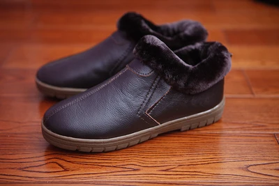 Зимняя Теплая обувь из натуральной кожи; Защитные домашние тапочки для мужчин и женщин; удобные нескользящие домашние тапочки для пожилых людей - Цвет: BROWN