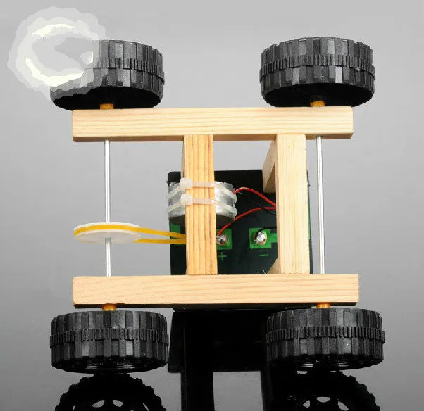 Четыре колеса Модель игрушки Технология ручной работы Игрушечные лошадки DIY Солнечные игрушки для Chilren подарок