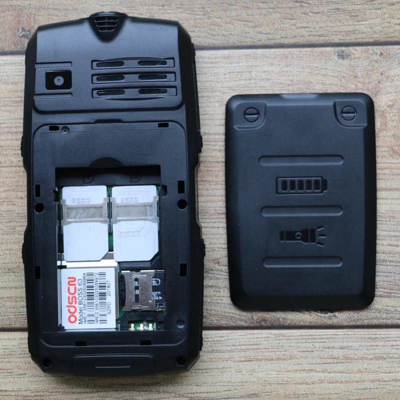 Desbloquear pequeño Mini Rugged teléfono móvil a prueba de golpes a prueba de Whatsapp GPRS No Cámara Dual Sim ruso clave linterna Bluetooth de bajo precio