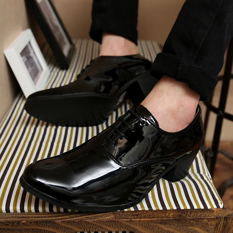 Мужские свадебные туфли; цвет красный, черный, белый; модельные туфли из глянцевой кожи на высоком каблуке 6 см; вечерние туфли на среднем каблуке 2,3 дюйма