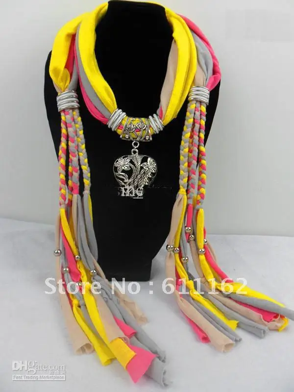 Рисунок 3 - Женский шарф, мягкий шарф с подвеской