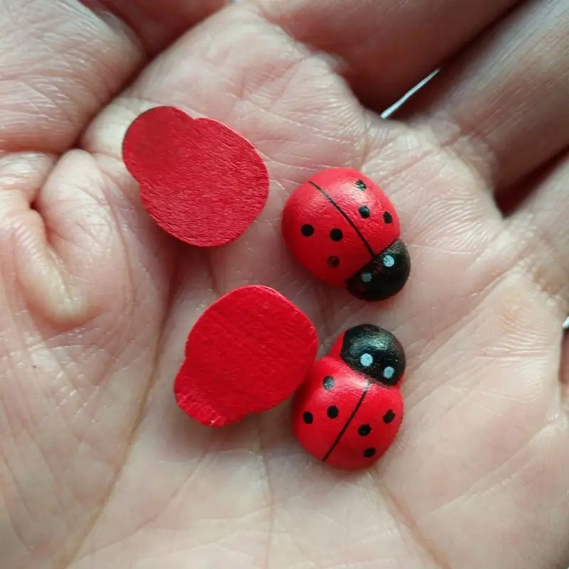 

100Pcs/Set 1.5cm*1.1cm Micro Landscape Ornaments Wooden Craft Ladybird Beetle Little Ladybug DIY Accessories Home Decoration a3