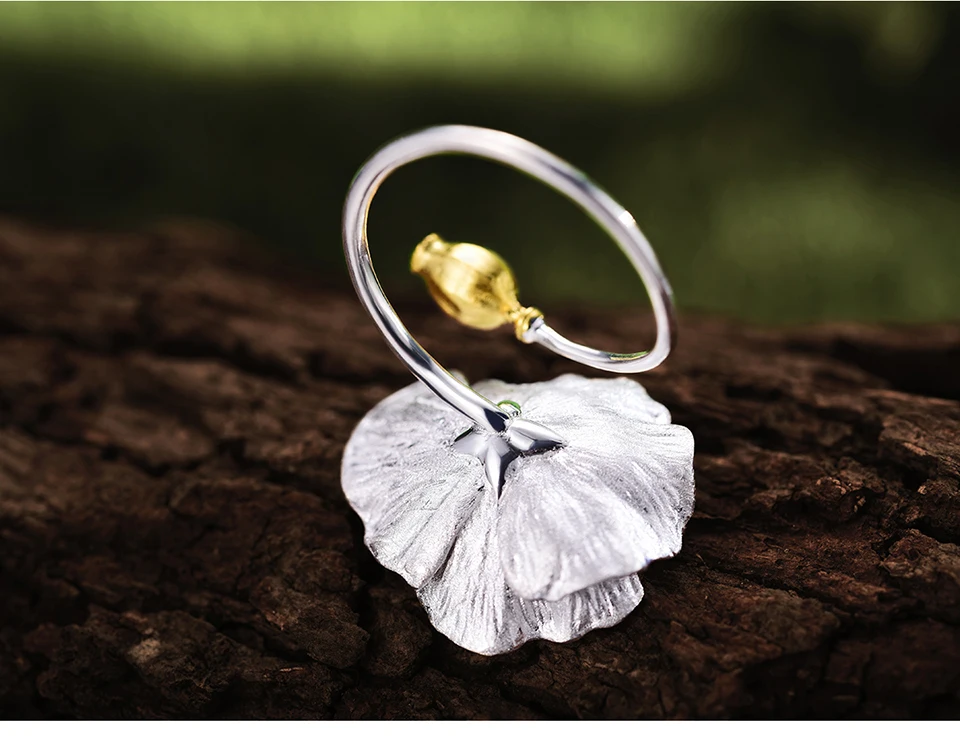 Серебряное женское кольцо «Белый мак»