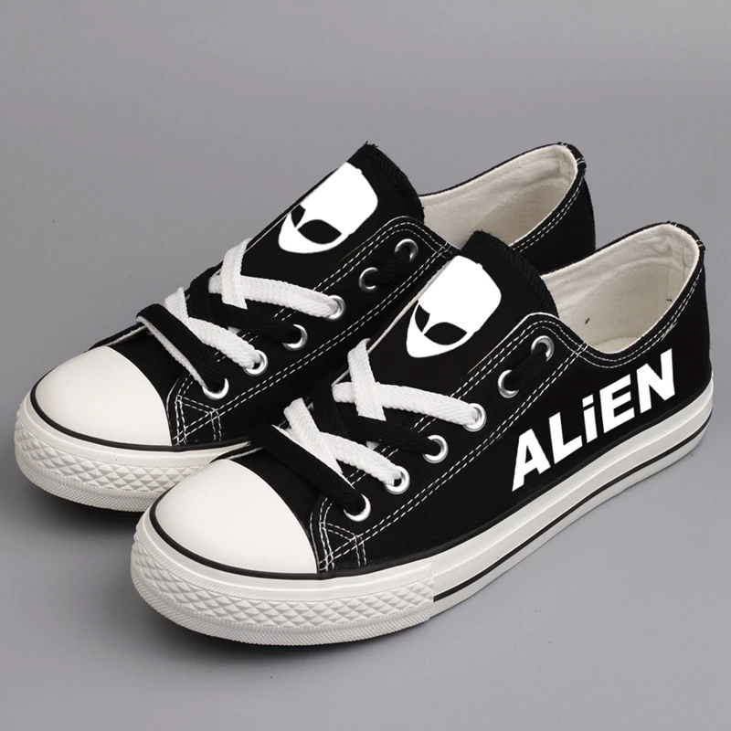

Low Top Men Boys Casual Flat Shoes Graffiti Cartoon Alien Design Canvas Shoes Customize Printed Anime Fans Tenis Platform Shoes