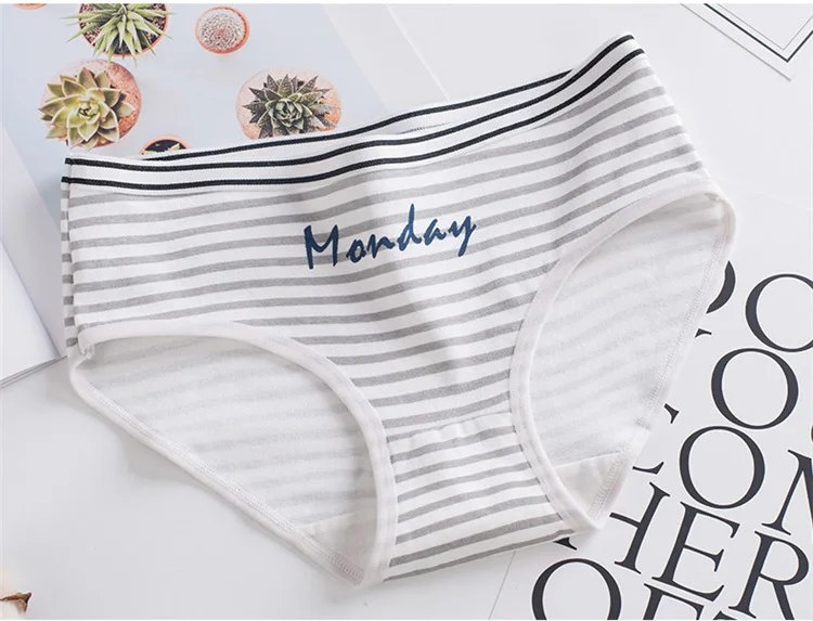 Young Girls Cotton Underwear Cute Week Print Striped Panties Girls Breathable Underpants Kids Short Briefs Majtki Dziewczynka