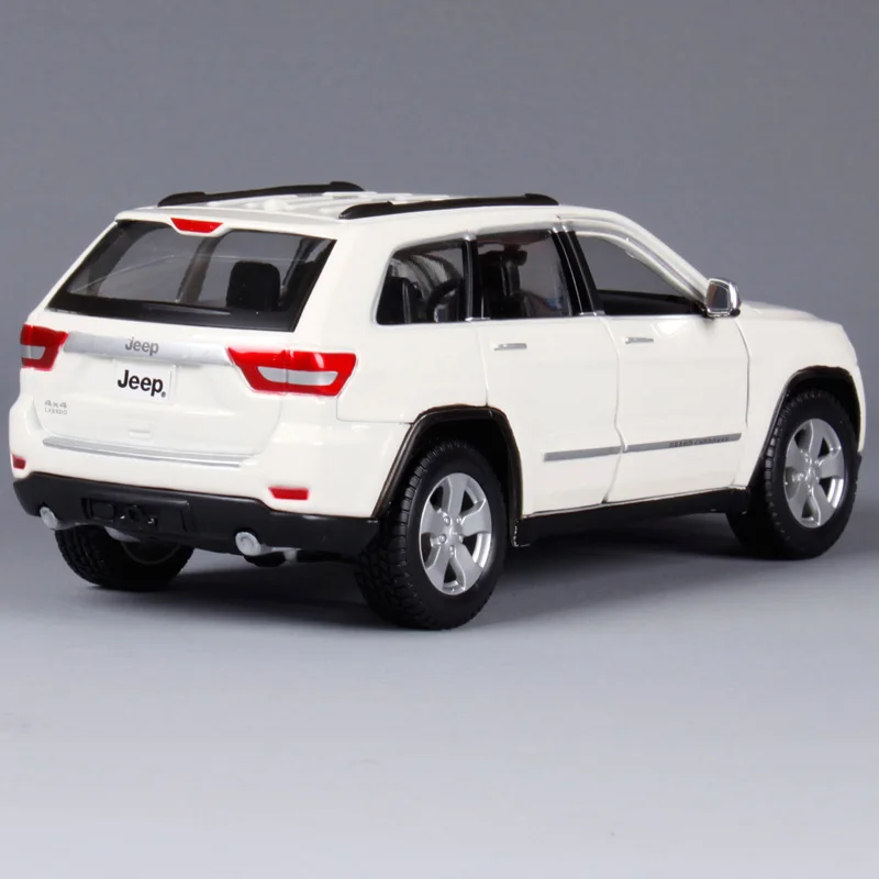 Maisto 1:24 Jeep Grand Cherokee SUV литая модель автомобиля игрушка Новинка в коробке 31205