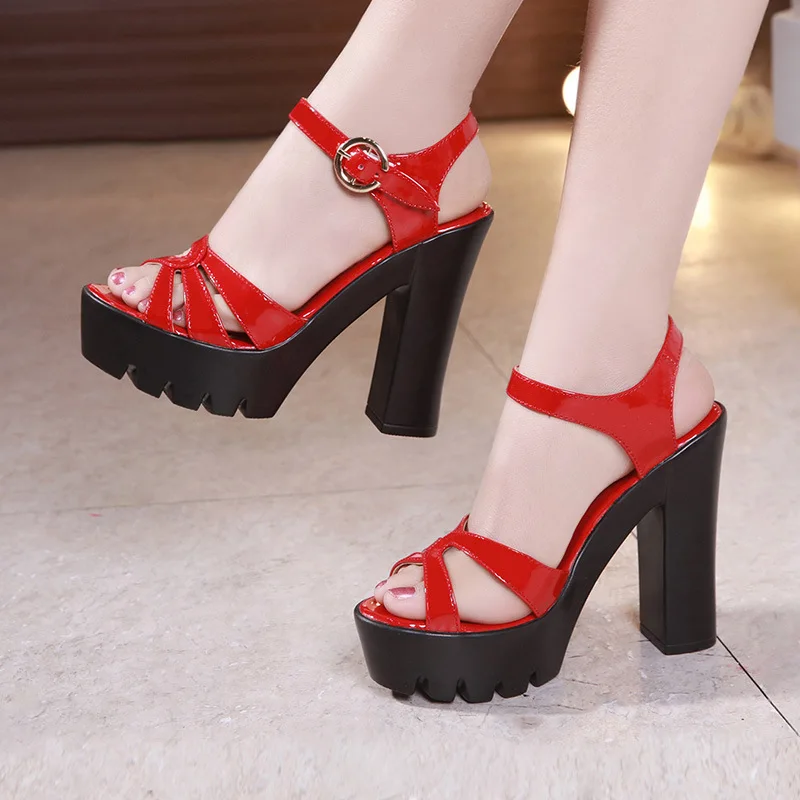 زائد حجم 32-43 براءات الاختراع والجلود الصنادل امرأة عالية الكعب الزفاف أحذية الصيف 2019 كتلة كعب صنادل أرضية السيدات حزب حذاء