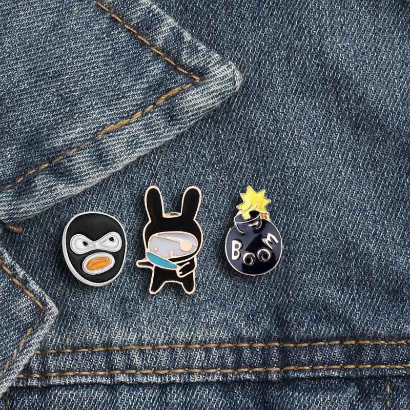 

Black Brooch Badges Halloween Accessories Mask Rabbit Bomb "BOOM" Enamel Pin Metal Buckles Denim Coat Jewelry For Kids Pin Game