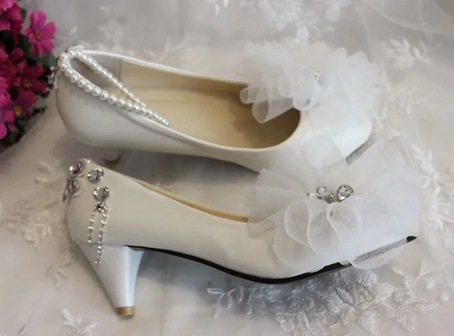 Белый цветок Кристалл Стразы Женские свадебные туфли сладкий ручной среднем высокий каблук, Большие размеры Свадебная обувь ботильоны Бисероплетение ремни