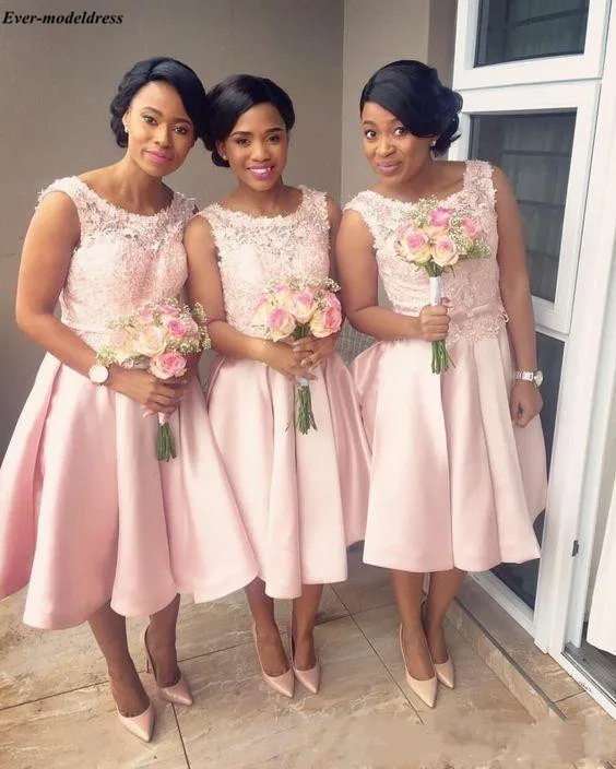 

Pink Short Bridesmaid Dresses 2019 A-Line O-Neck Zipper Back Lace Appliques Knee Length Prom Gowns Wedding Guest Party Gowns