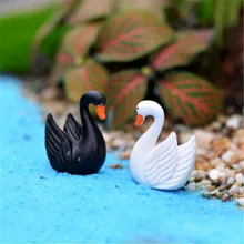 4Pcs/ Lot White Swan Fortnite Miniature Figurines Kerst Huisjes Decoratives Maison Christmas Village Spiritual Decoracion Hogar