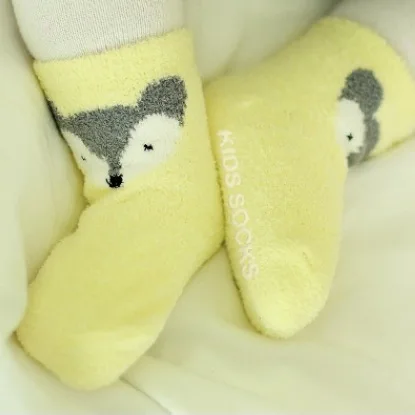 Новая Утепленная зимняя детская одежда для сна, носки с нескользящей подошвой Носки Детские короткие носки с красивым мультяшным рисунком, носки для малышей от 0 до 4 лет