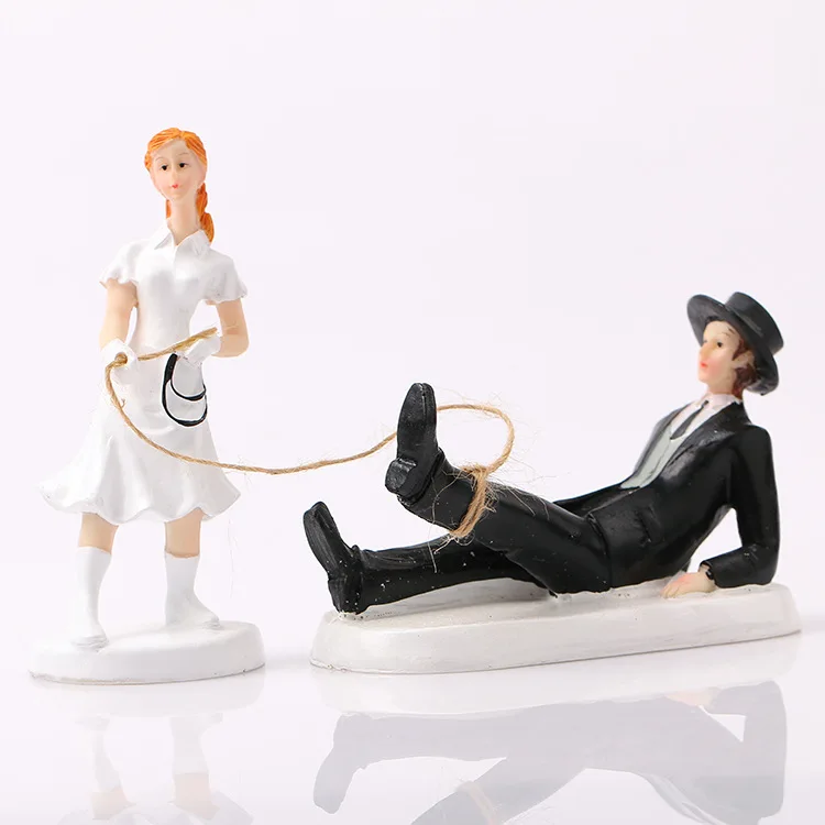

Funny Bride and Groom with Hat Wedding Cake Topper Resin Figurine Toppers Decoration