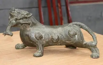 

Chinese Folk Collect Bronze carved Dragon Wild beast Eating deer statue