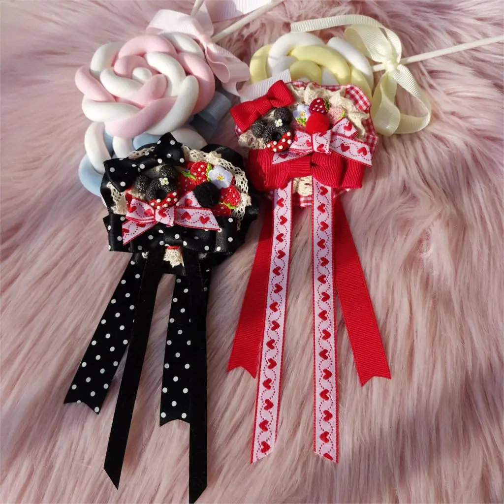 

Brooch AP strawberry picking strawberries deserve to act the role of love badge Lolita hand red black wave headdress