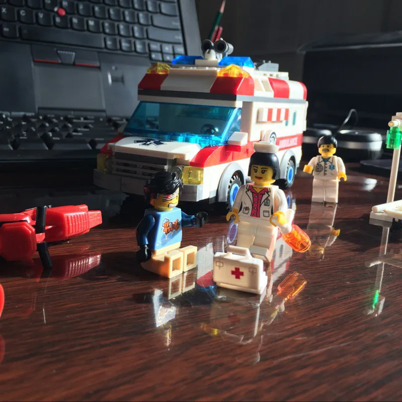 1118 328pcs Ambulance Constructor Model Kit Blocks Compatible LEGO Bricks Toys for Boys Girls Children Modeling 1118 328pcs Ambulance Constructor Model Kit Blocks Compatible LEGO Bricks Toys for Boys Girls Children Modeling
