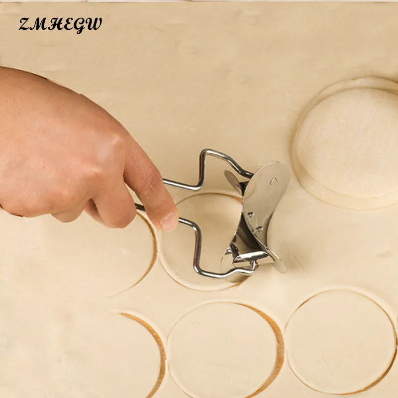 

ZMHEGW New 1pc 7cm Fondant Icing Spatula Cookie Round Rolling Cutting Blade Dough Circle Cutter Cake Cookie Tools