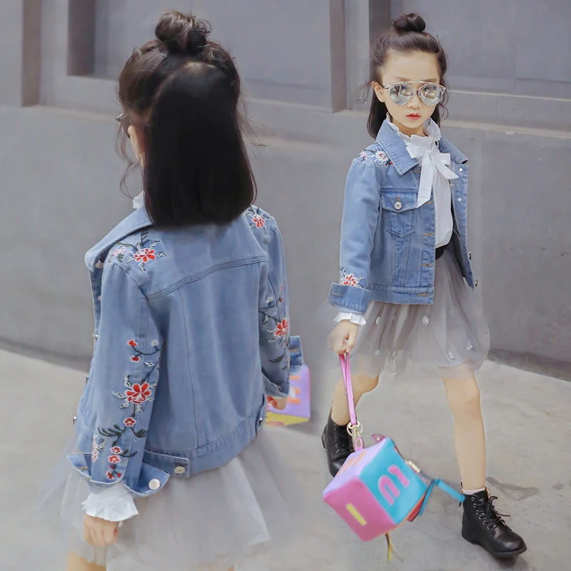 

Children's clothing girl embroidered jeans coat 2017 autumn wear new mid - size children's long sleeve cardigan jacket