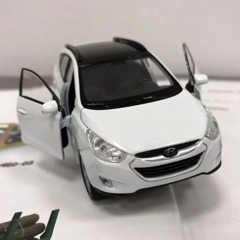 WELLY 1/36 масштабная модель автомобиля игрушки Корея hyundai Tucson ix35 SUV литая модель металлическая модель автомобиля для подарка/детей/коллекции