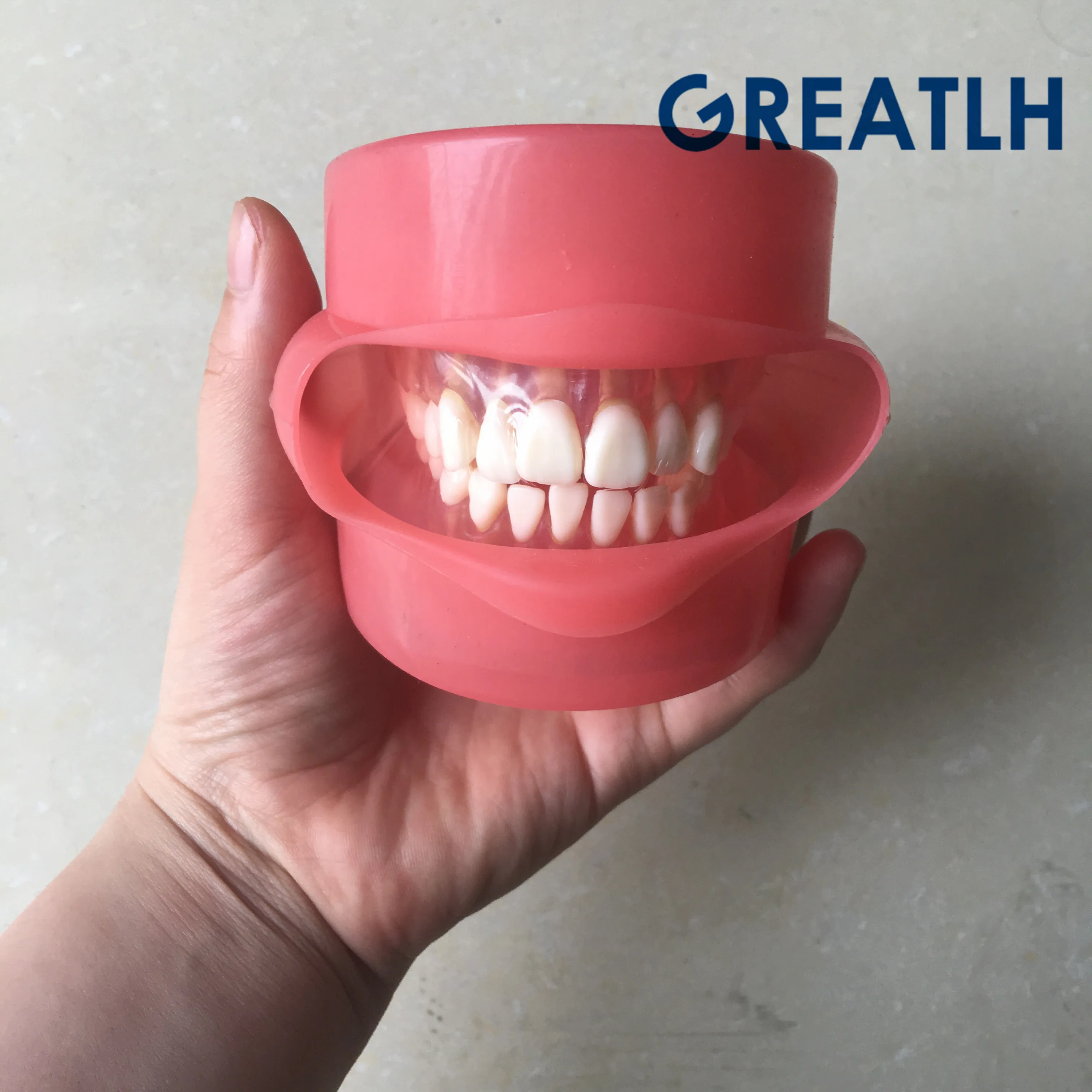 

Dental phantom head model Silicone Mask with 28 Pieces Screw Fixed Teeth Oral Simulation Practice System