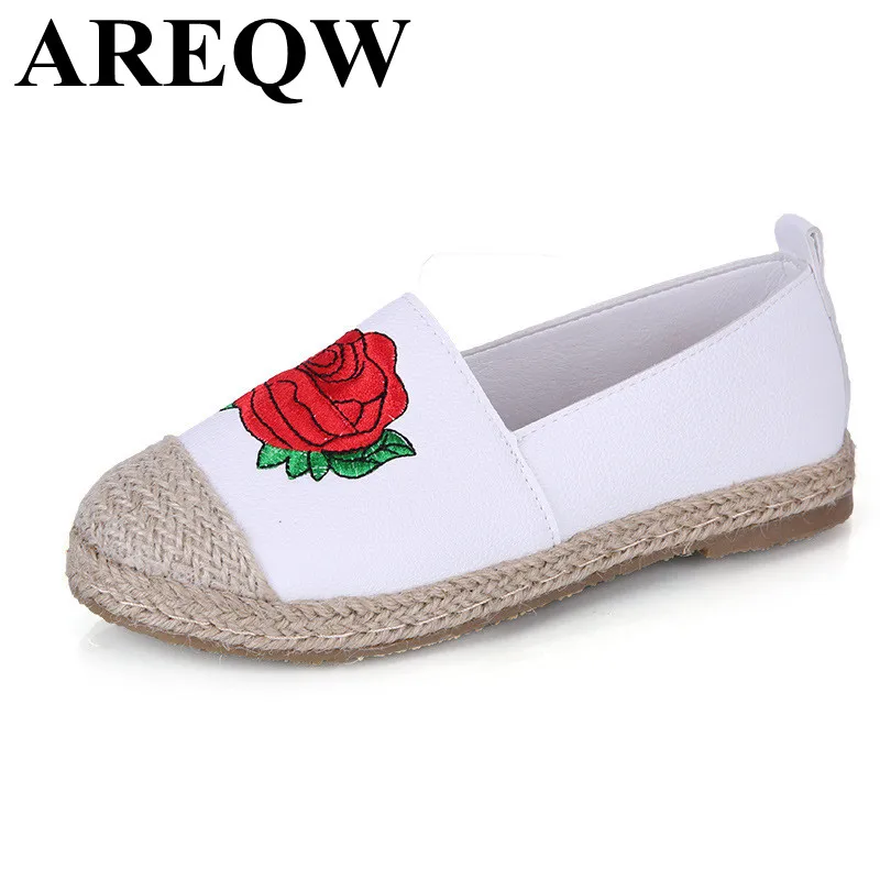 

2017 Four seasons new fisherman shoes embroidered straw flat shoes Korean version of the round sets of round color fight shoes