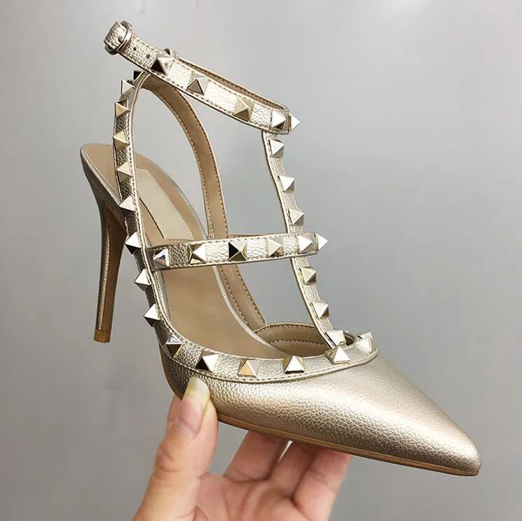 

2019 New V L0g0 Rivets High Heels Pointed Stiletto Leather Straps Buckle Buckle Red Rivets Women Summer Sandals EU34-43