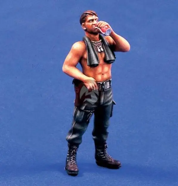 

1/35 Resin Figure Building Kit Vitnam War U.S Soldier Drinking water