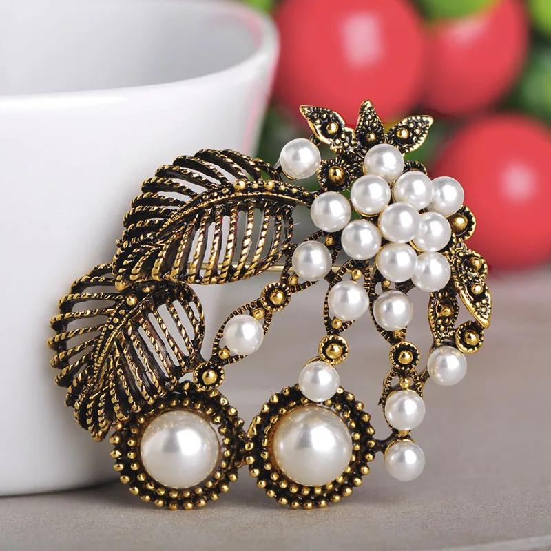 Blucome Vintage Flowers Leaf Shape Brooch Antique Gold Color Imitation Pearl Jewelry Pins Women Girls Scarf Buckles Suit Clips