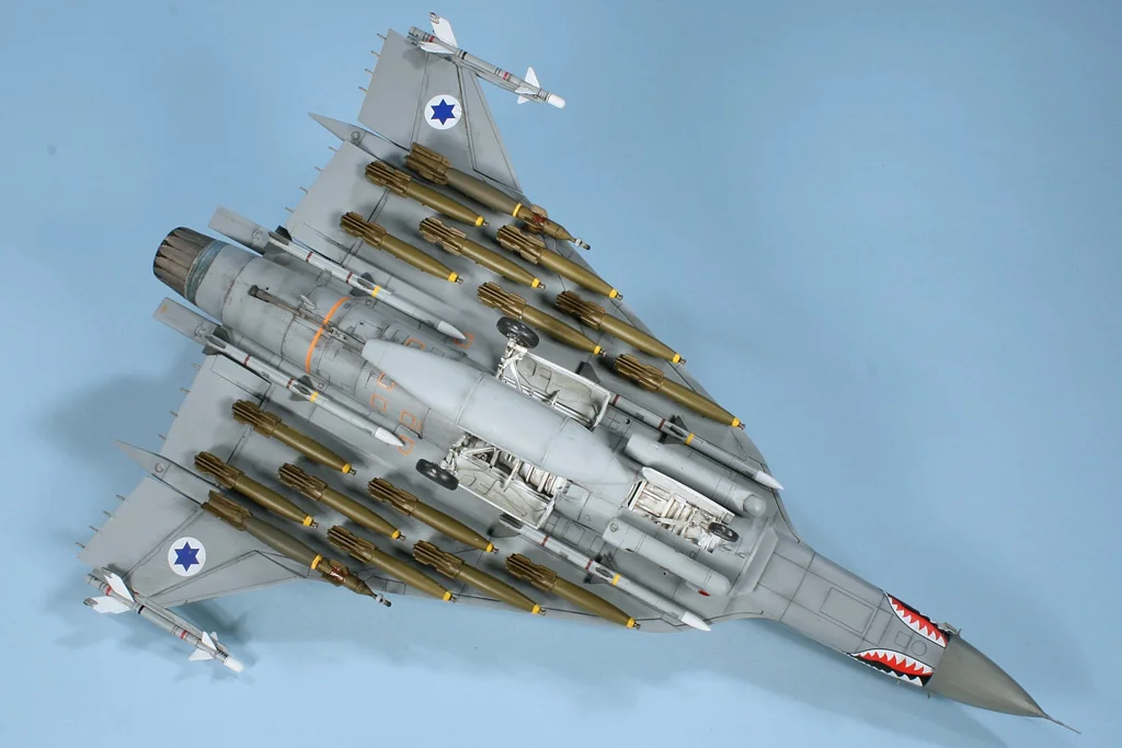 Кинетический 1/48 SW-48026 США ВВС F-16XL экспериментальный боец