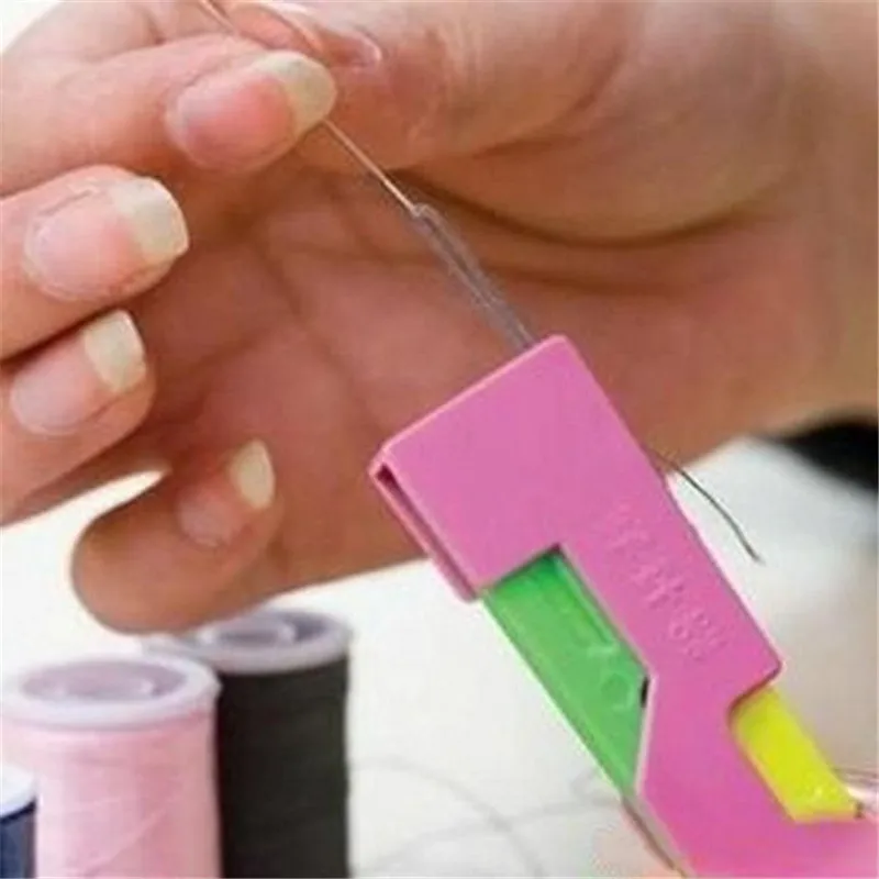 

1Pcs Random Color Elderly Convenient Use Automatic Easy Sewing Needle Device Threader Thread Guide Tool For Gaffer