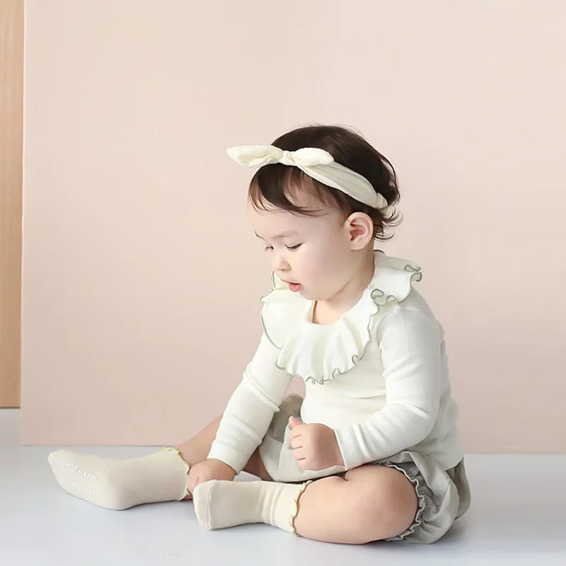 

2019 Spring Newborn Infant Baby Girls White Ruffles Shirt Children Kids Long Sleeve Blouse 100% Cotton Girl Under shirt 2 Colors