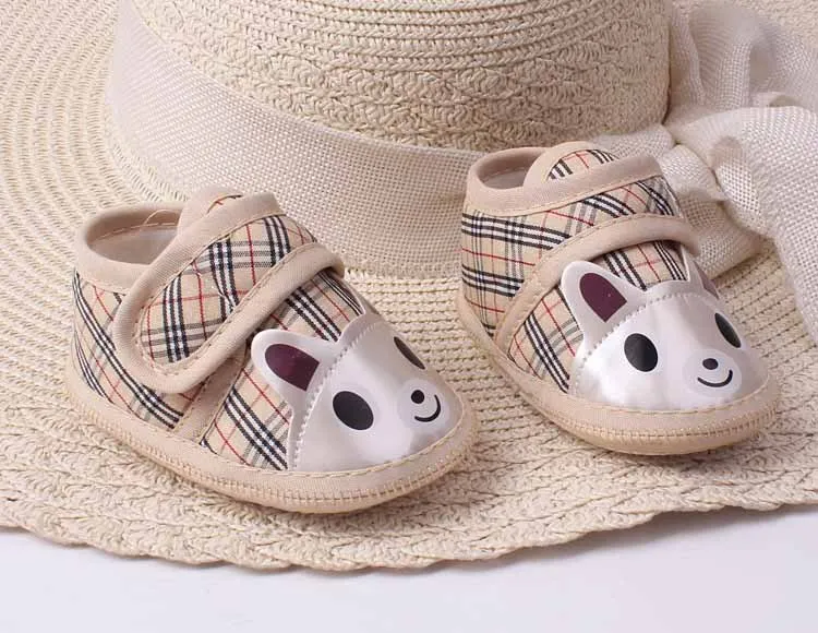 Oklady/детская обувь для малышей; милая весенне-летняя хлопковая обувь с рисунком кота; обувь для мальчиков с мягкой подошвой; Розовая обувь в мелкую клетку для девочек