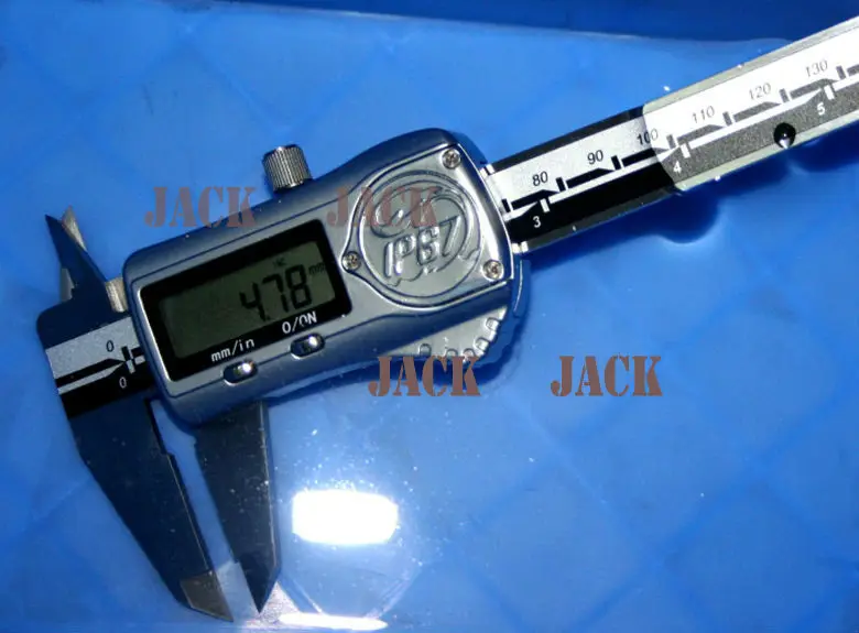 IP67 digital caliperin water1