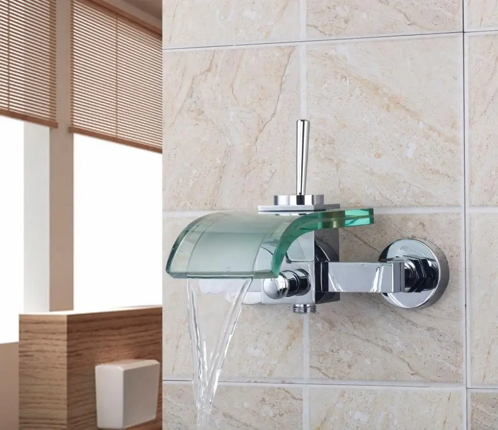  Tub Combined With Glass Door Placed On The Light Brown Wooden Floor