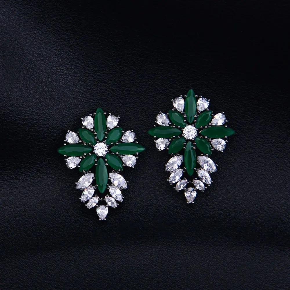 

Famous Brand Cross Star Light Cubic Zirconia Women Wedding Party Movie Star Red Carpet Stud Earring Boucle d'oreill
