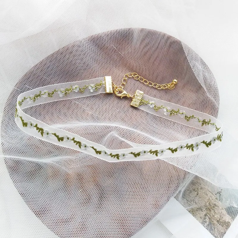 

Vintage White Lace Choker Necklaces Flowers Embroidery White Simple Lace Chain Women Retro Gothic Elastic Chocker