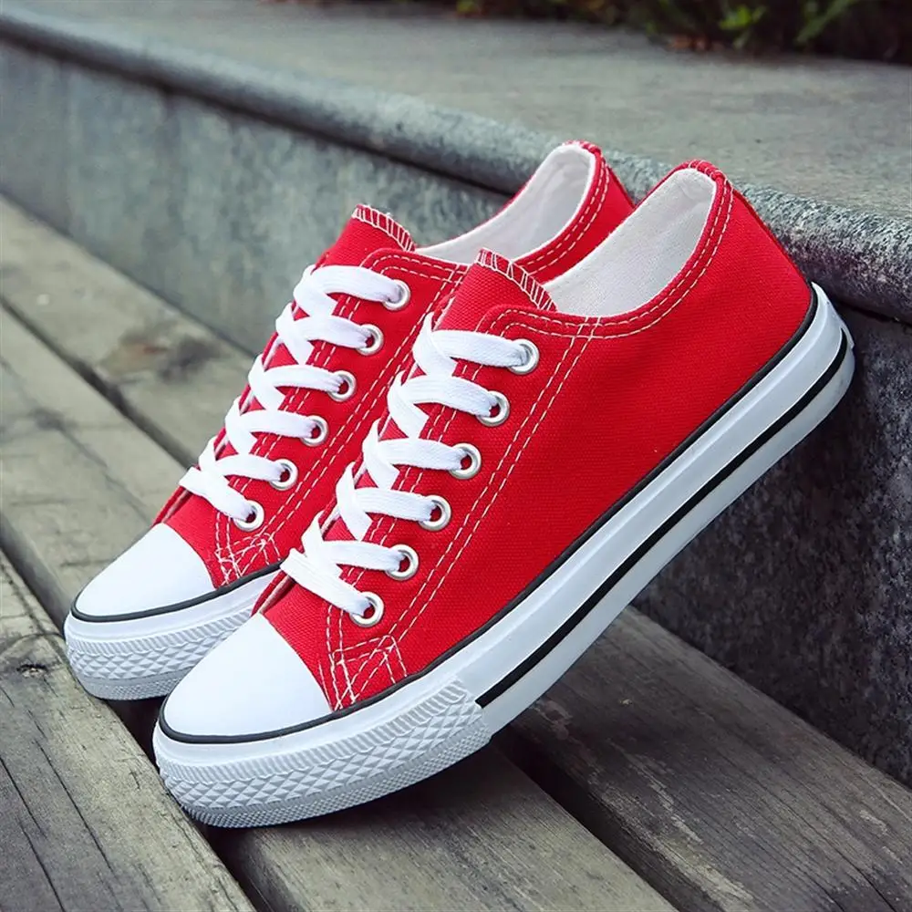 Acheter 2018 Femmes Toile Chaussures De Mode Solide Couleur Femmes Vulcanisé Chaussures Dentelle up Casual Blanc Couple Chaussures Femme Sneakers