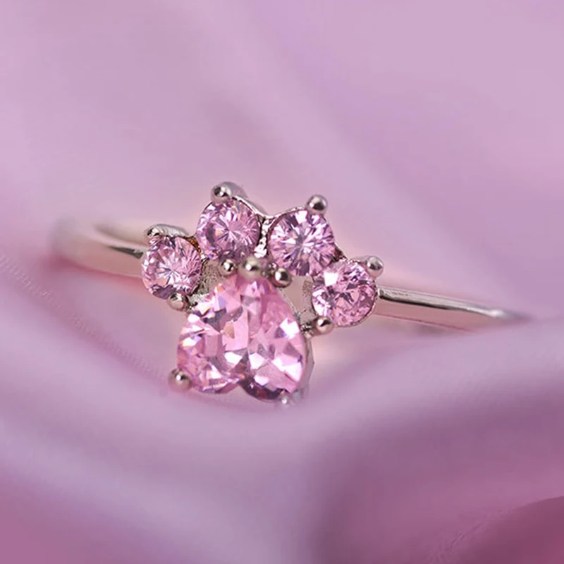 Кольцо с отпечатком лапки. Кольцо с лапкой. Кольцо лапка золото. Кольцо с отпечатком лапки. Золотое кольцо с кошачьей лапкой.