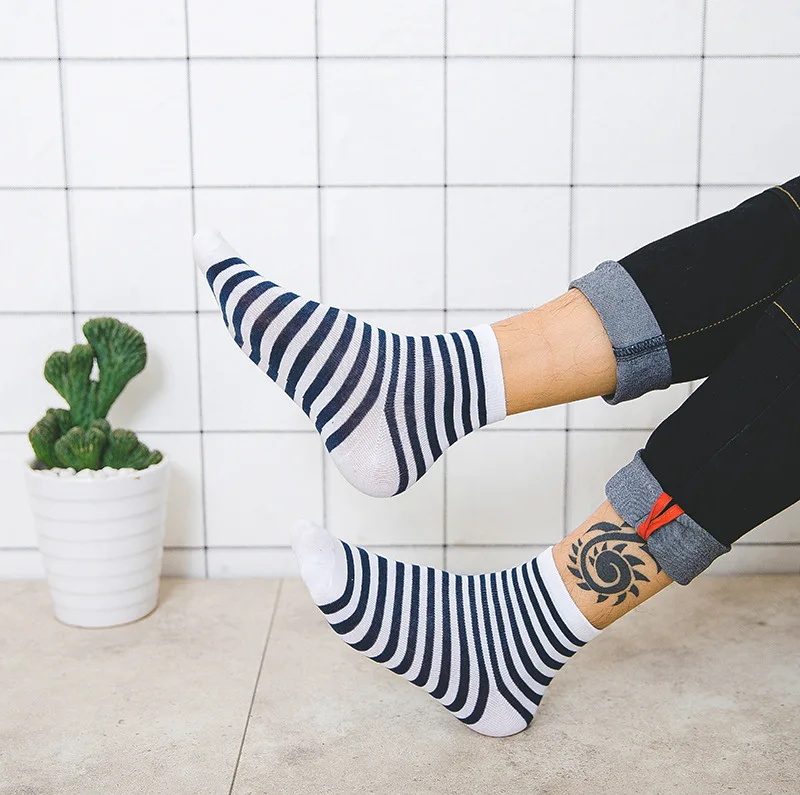 1 пара милых полосатых носков для женщин, модные носки в стиле Харадзюку ярких цветов, хлопковые короткие смешные носки для мужчин, унисекс, счастливые носки для женщин