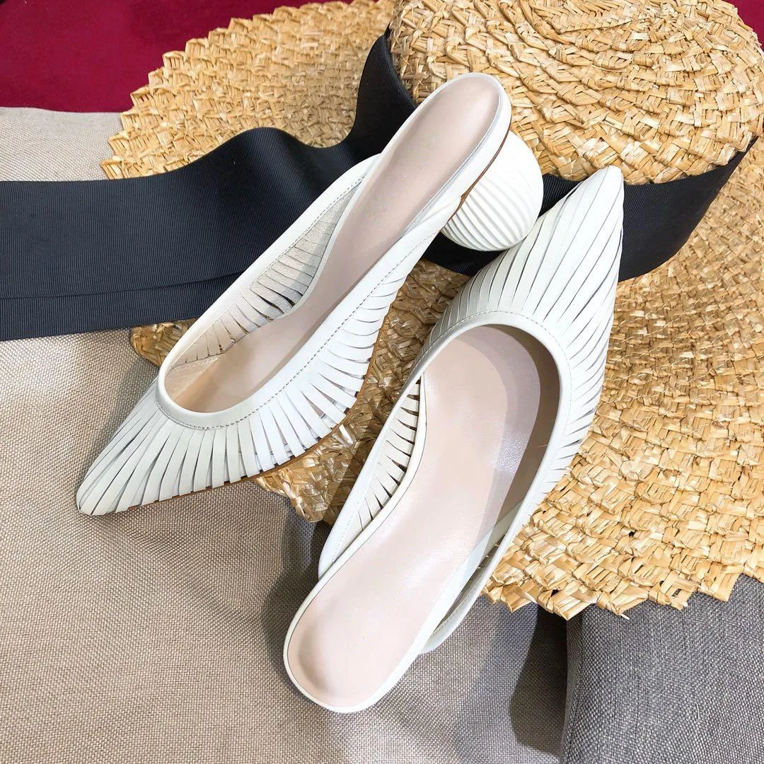 

Chic Designer Shoes Woman Summer Woven Mules Pointed Toe Slippers Round Low Heels Outsides Ladies Slides Hot Luxury Brand Mules