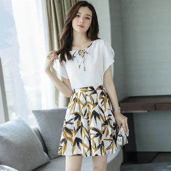 

2019 Summer Korean Print Fashion Two Piece Set Batwing Sleeve Floral Top And Skirt Sets Elegant Mini Pleated Women Sets Clothes